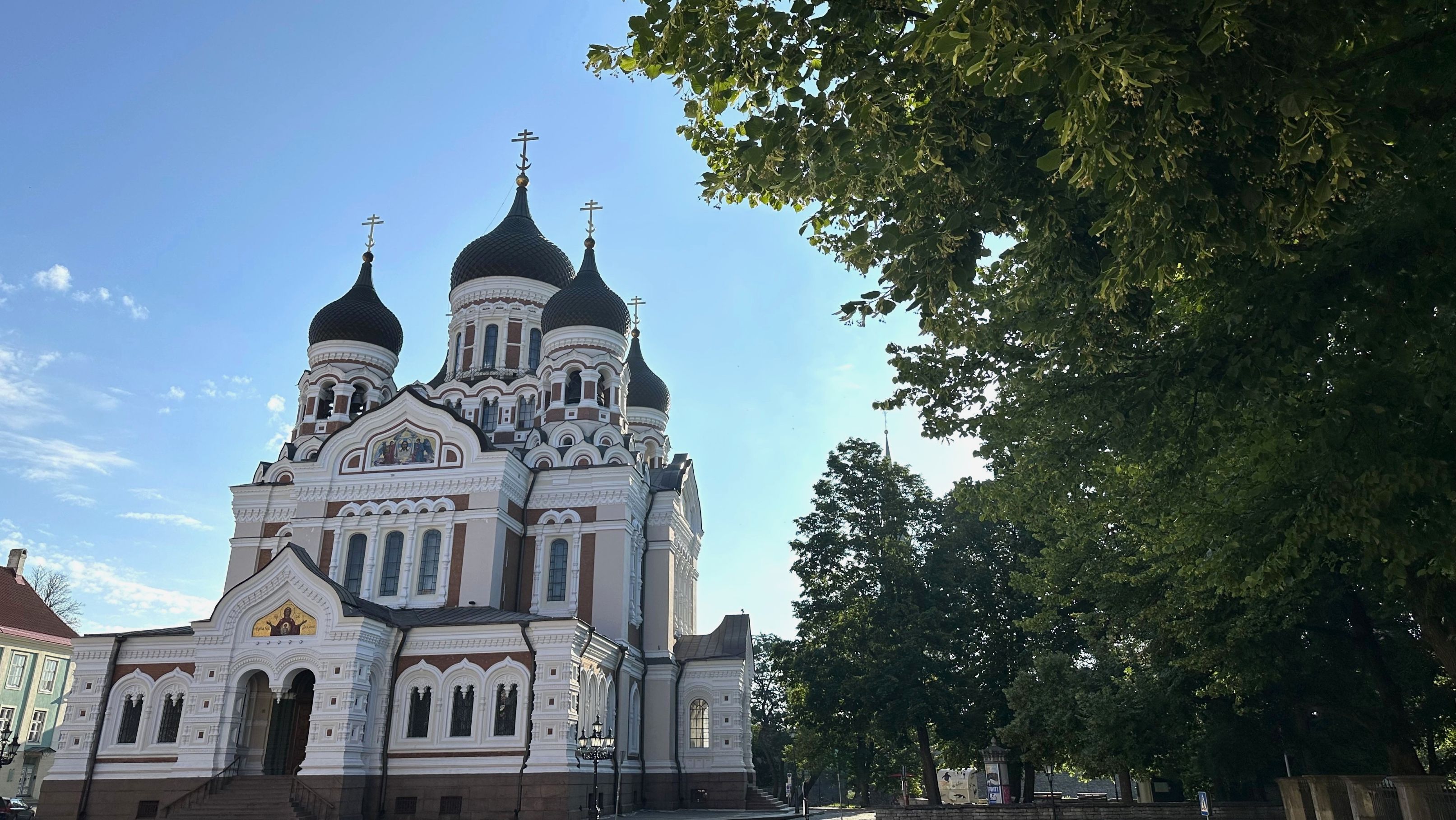 Alexander Nevsky-katedralen er med sine fem store løgkupler et mesterværk inden for russisk revivalsti. Foto Morten H. Nielsen