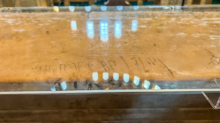 Det mest kendte af vikingernes graffiti i Hagia Sophia er teksten, hvor der står “Halvdan var her”. Foto Tea Tougaard