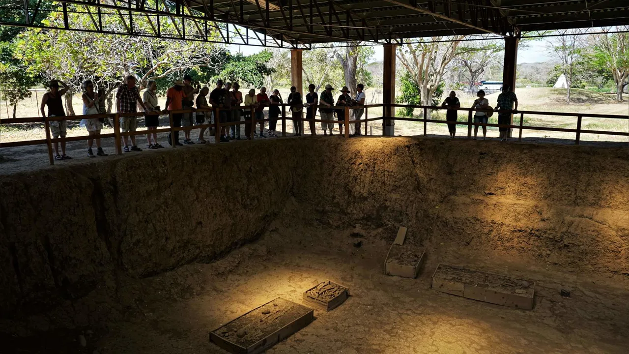 Besøg ved det arkæologiske El Caño, en udgravning, der er så vigtig, at National Geographic  sponserer bevogtning af stedet. Foto Kathrine Svejstrup