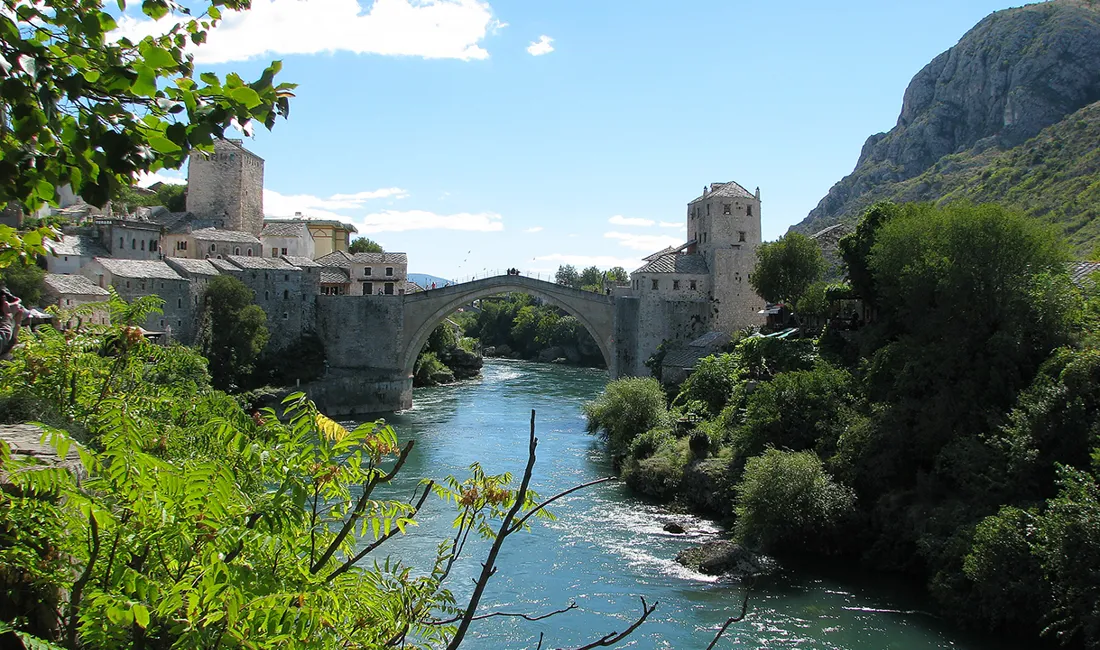 Vi kører gennem de Dinariske Alper for at komme til Mostar og følger den turkisgrønne Neretva flod. Foto Vagn Olsen