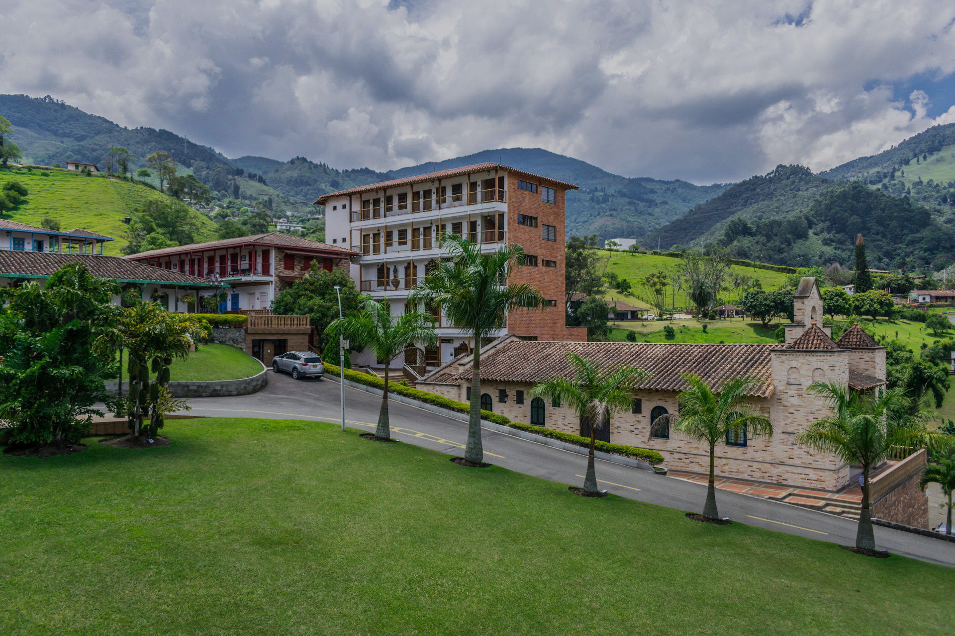 La Extremadura, Sabaneta i Medellín i Colombia (5)