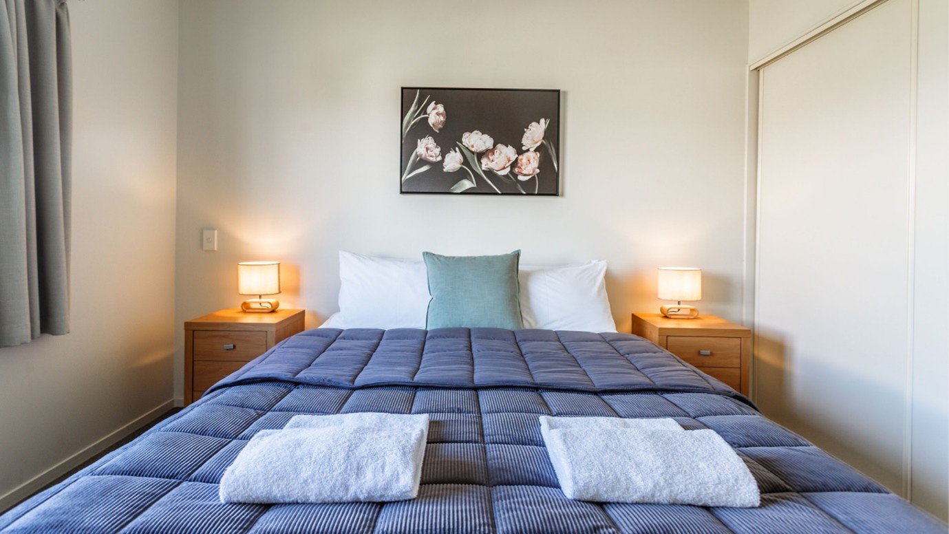 Beachside Resort ligger perfekt med stranden foran og Whitiangas butikker og caféer i kort gåafstand.