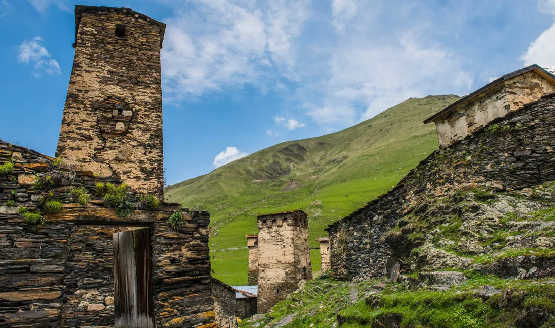 Ushguli ligger i et åndeløst skønt landskab. Foto Karin Reif
