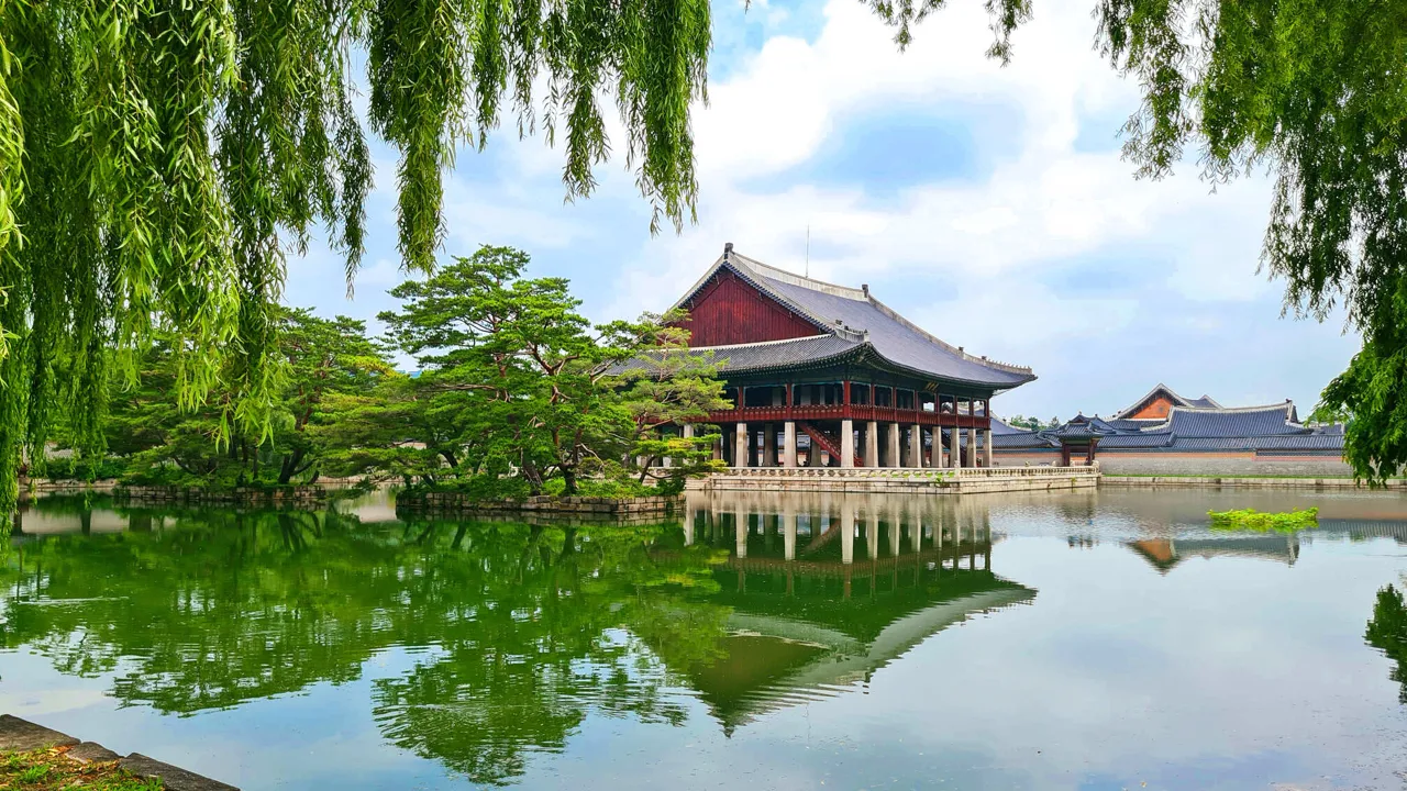 Gyeongbokgung Paladset ligger flot i hjertet af Seoul. Foto af Gitte Skov Andersen