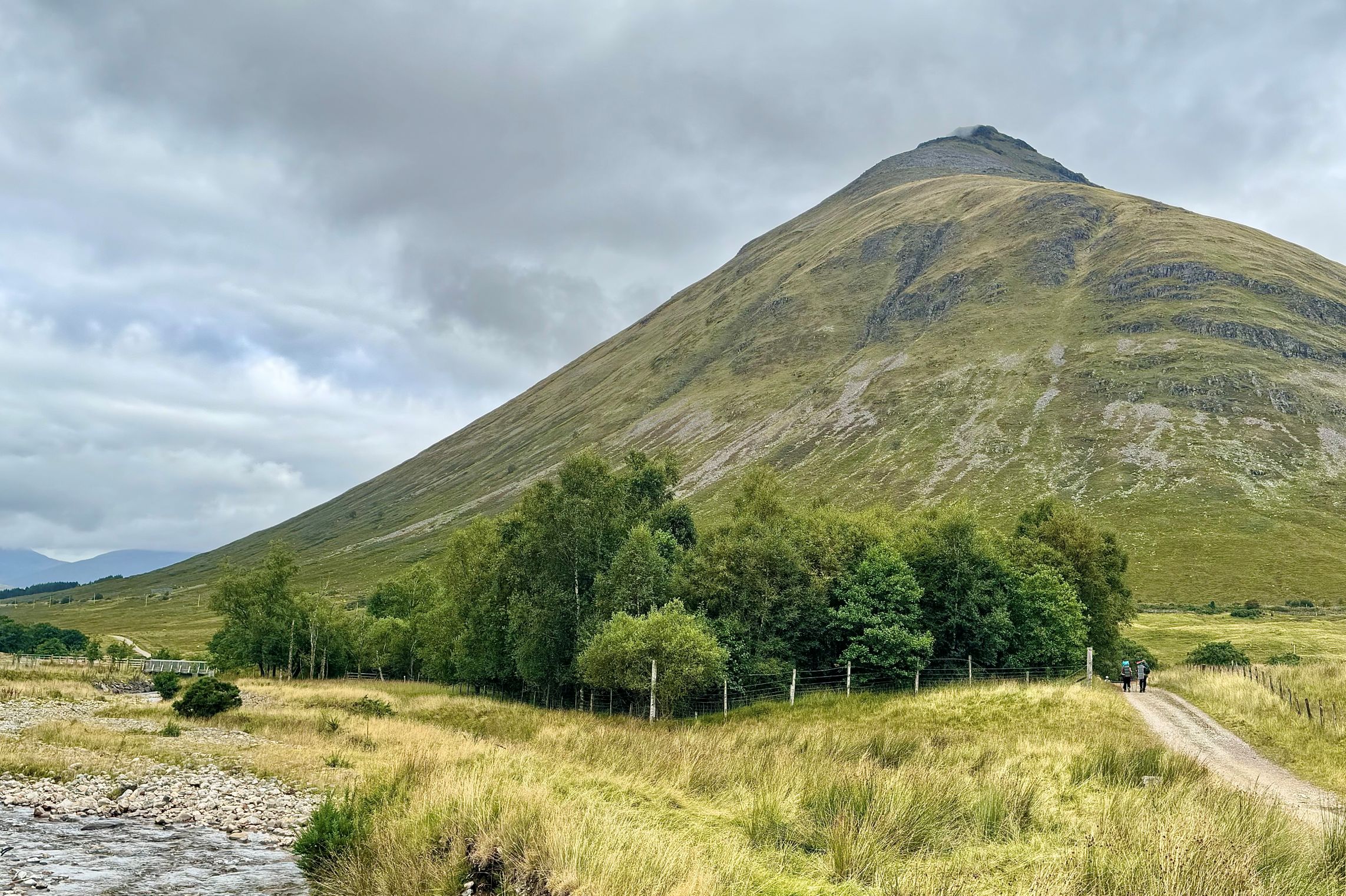Glen Coe er omgivet af nogle af det skotske højlands mest markante bjerglandskaber. Foto Camilla Kornerup