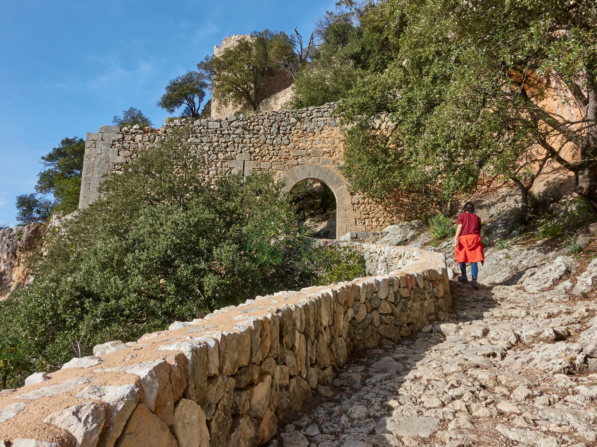 Vi vandre op til Castillo de Alaro. Foto Viktors Farmor
