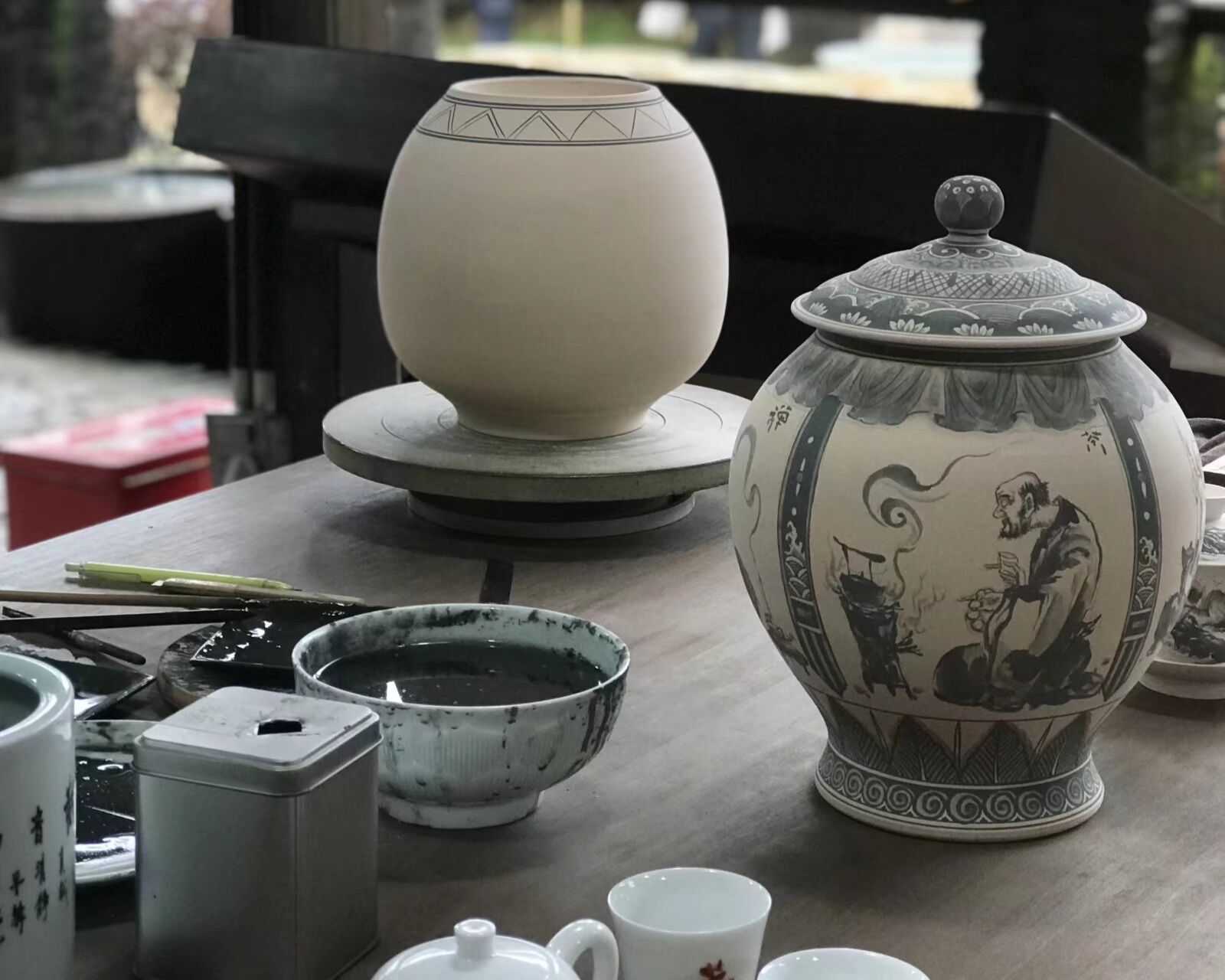 Vi hører om fremstillingen af kinesisk porcelæn med fokus på håndværk og detaljer. Foto Viktors Farmor