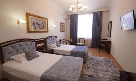 Dejligt 4-stjernet hotel med rummelige værelser og en god beliggenhed tæt på Registan-pladsen. Foto Viktors Farmor