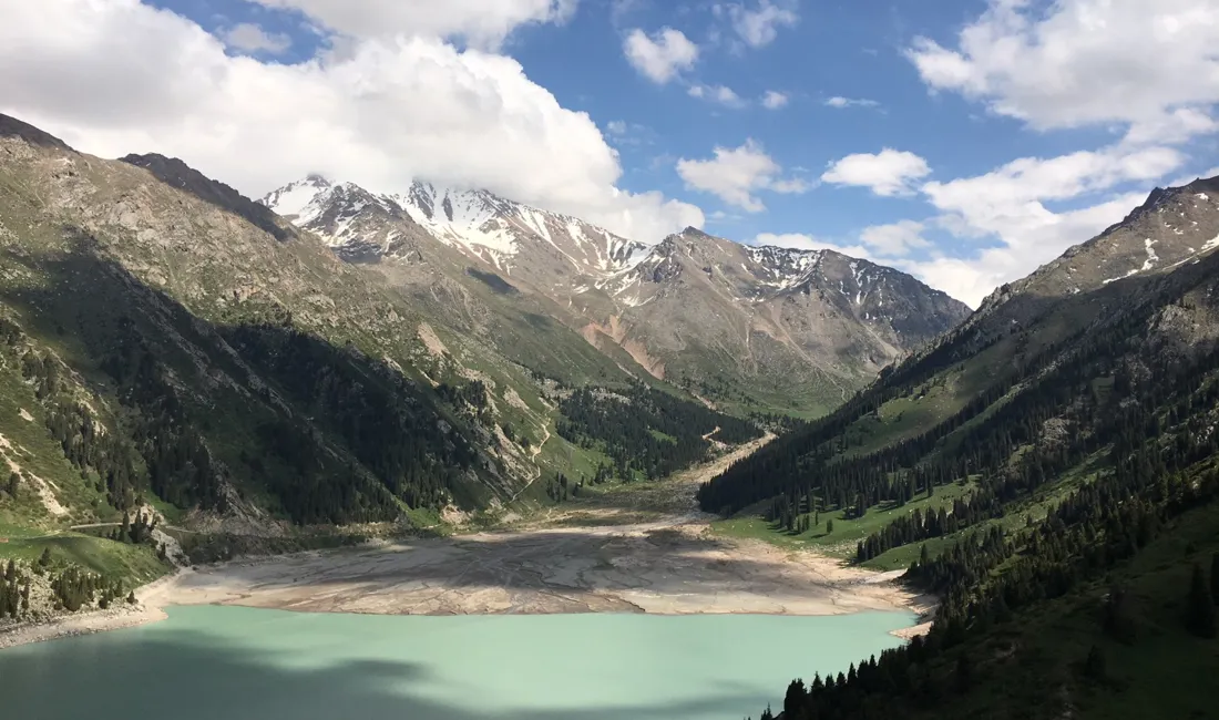 Området ved Big Almaty Lake er et yndet udflugtsmål blandt lokalbefolkningen. Foto Heidi Eriksen