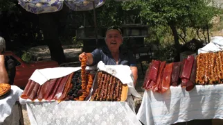 Lokale delikatesser sælges  på de mange markeder. Foto Kirsten Gynther Holm