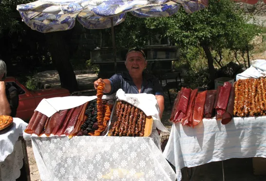 Lokale delikatesser sælges  på de mange markeder. Foto Kirsten Gynther Holm