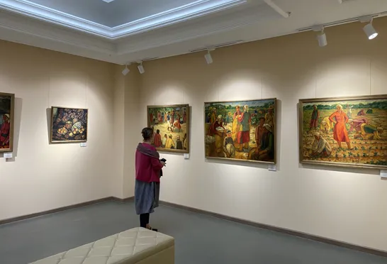 I ørkenbyen Nukus i Uzbekistan besøger vi det imponerende kunstmuseum Savitsky Museum også kaldet ”Ørkenens Louvre”. Foto Michael Høeg Andersen