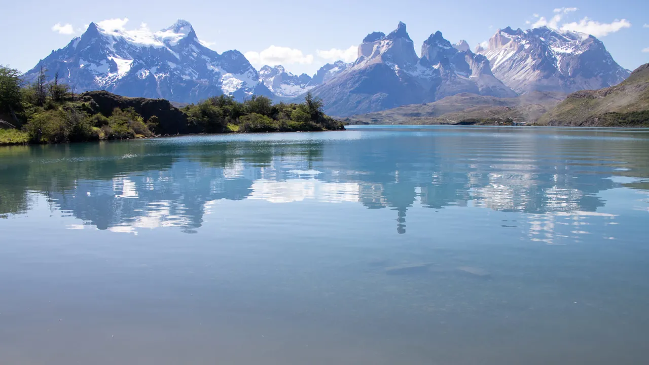 Torres del Paine er et imponerende bjergområde med gletsjere, ismarker og turkisblå søer. Foto Verner Rud Nielsen