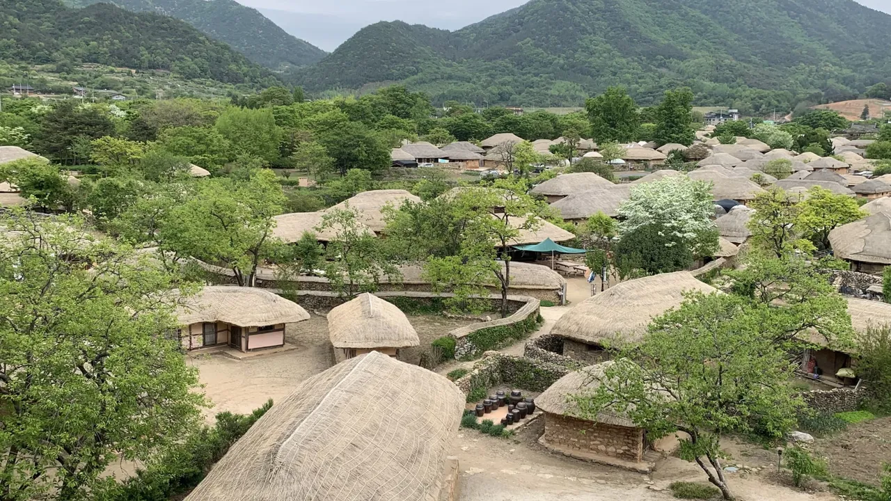 Den historiske by Naganeupseong set fra bymuren. Foto af Ib Larsen