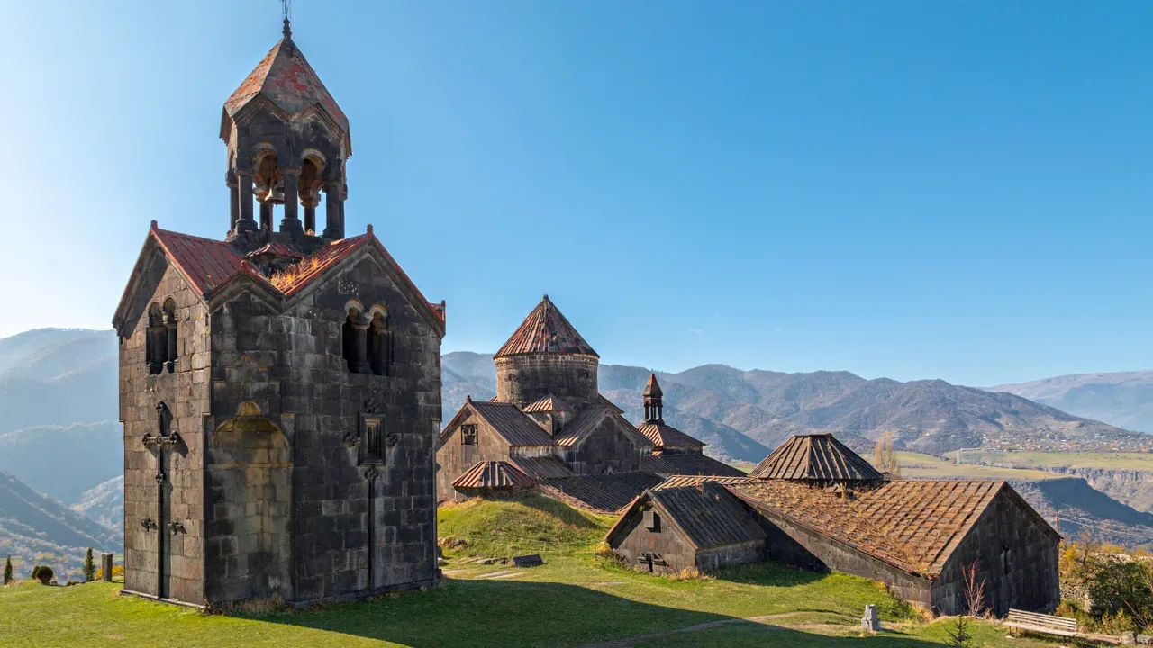 Klosterkomplekset Haghpat (Armenien) ligger i fuldendt harmoni med den omgivende natur.