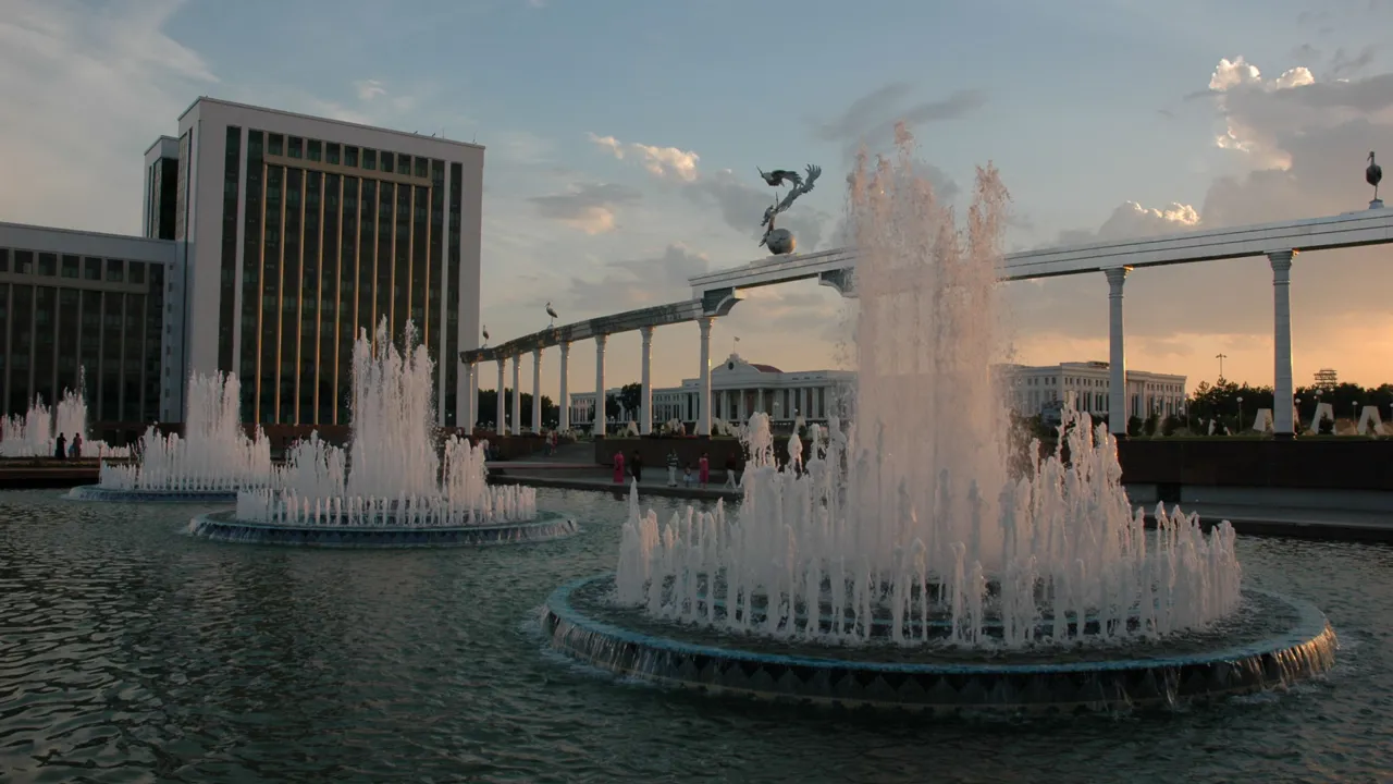 Independence Square ligger i centrum af Uzbekistans hovedstad Tashkent. Foto Viktors Farmor