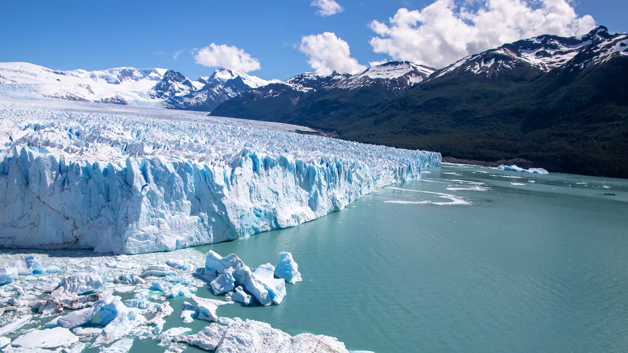 På vores vandretur ved Perito Moreno gletsjeren er der masser af smukke udsigter. Foto Verner Rud Nielsen