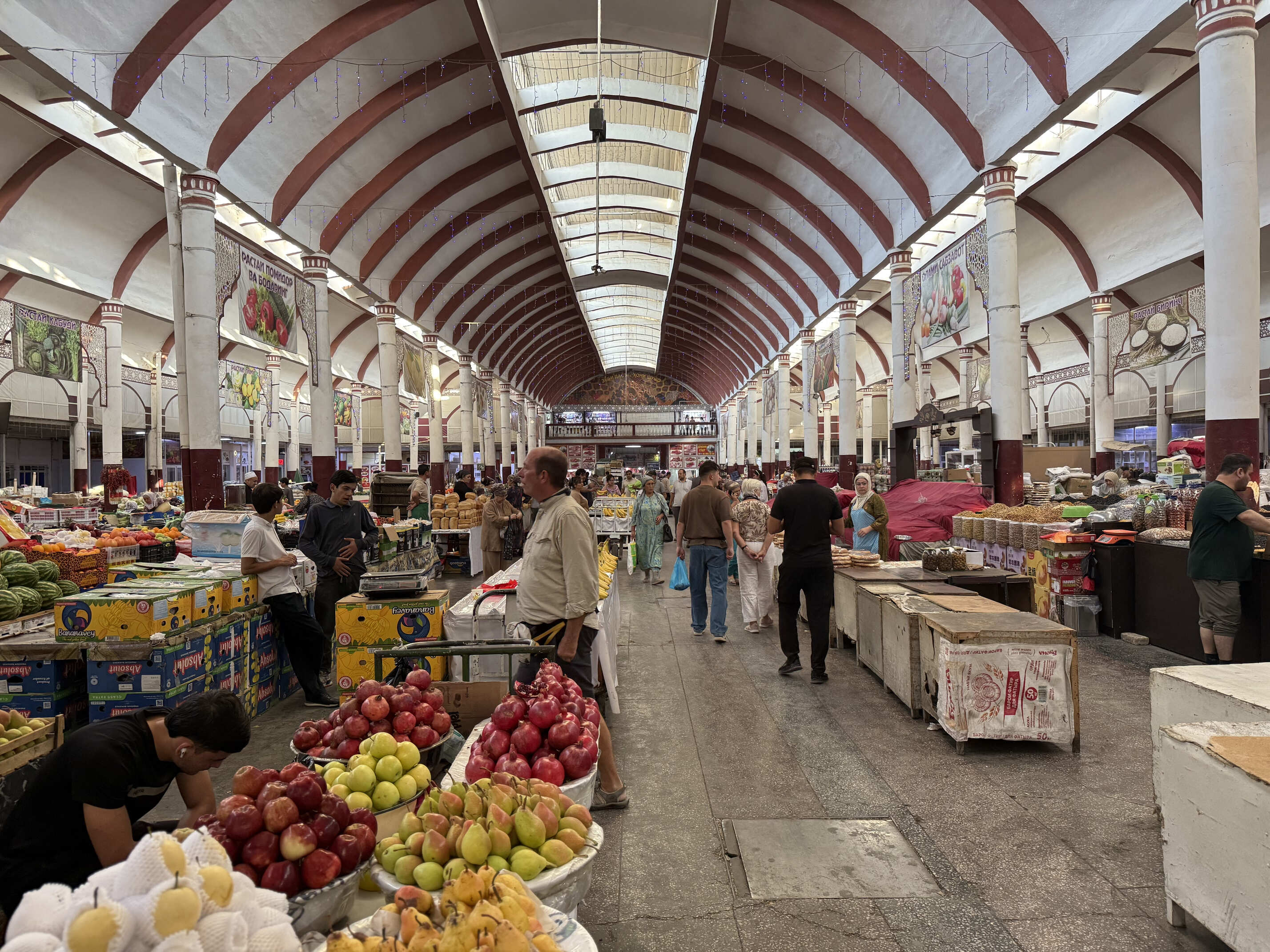 Vi besøger den livlige bazar i Khujand, Tadsjikistan. Foto Anja Schmidt