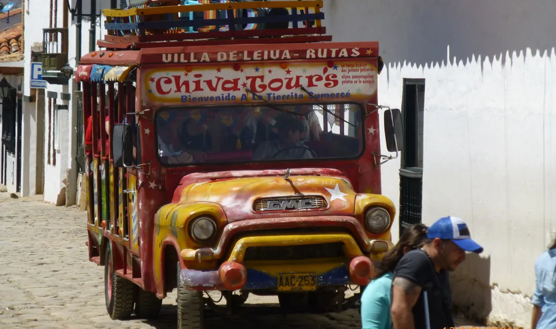 Farverige busser i Colombia. Foto Susse Lindeskov