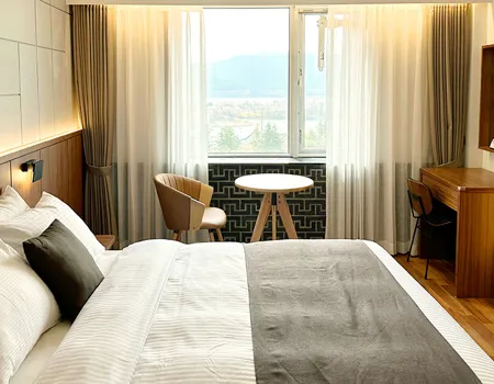 To swimmingpools, 3 restauranter og have er blot nogle få af faciliteterne på Commodore Hotel i Gyeongju.