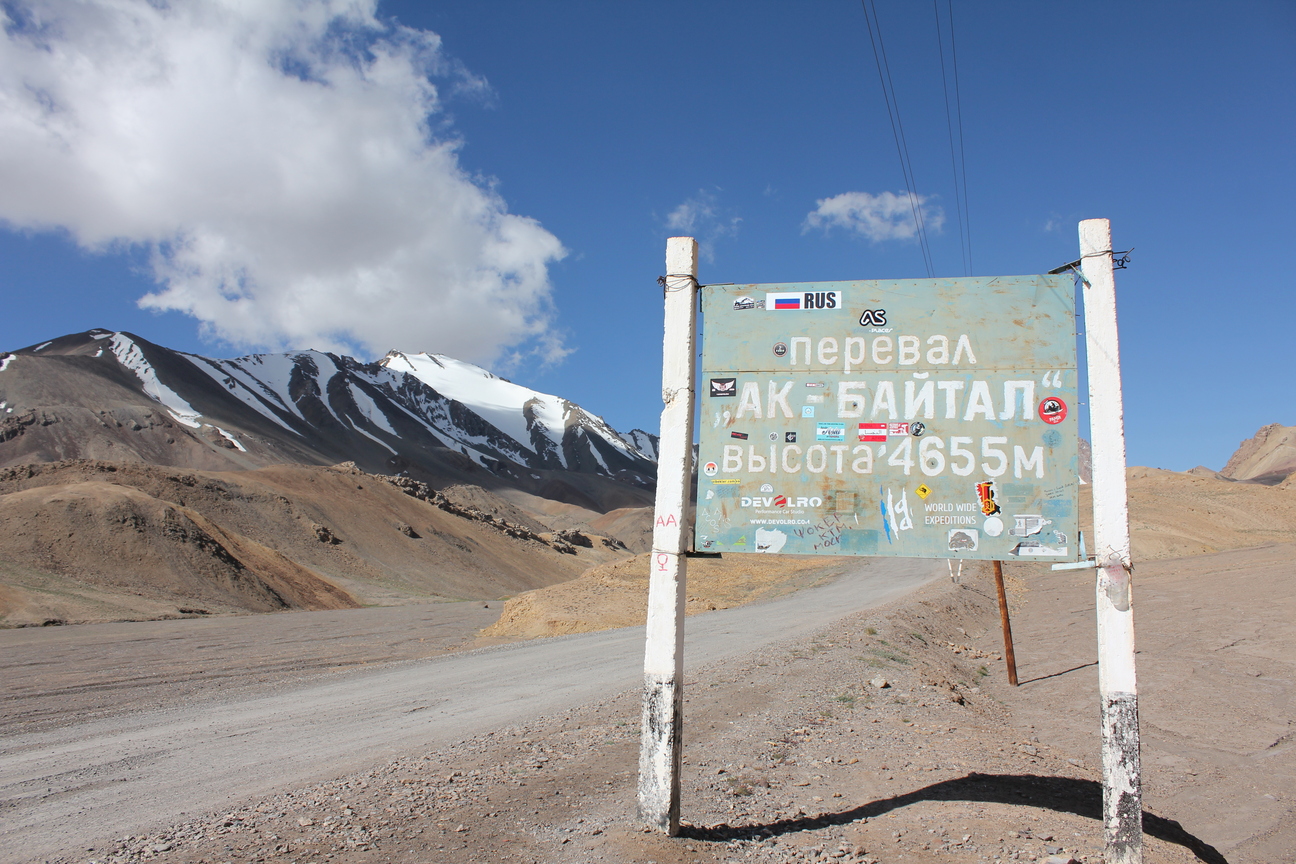 Et af de højeste vejpas på Pamir Highway er Ak Baital passet i 4.655 meters højde. Foto Ota Tiefenböck