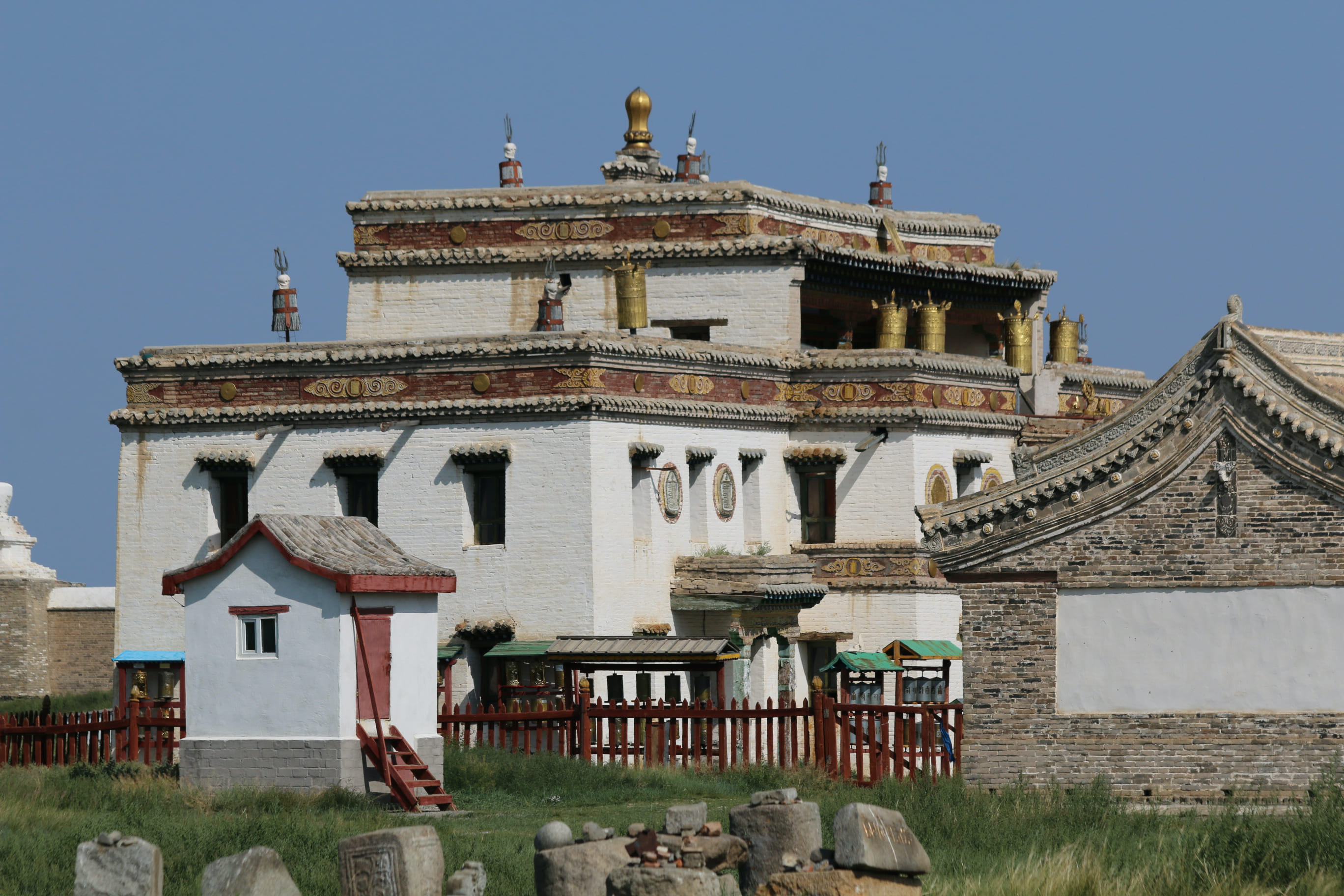 En af Erdenezuu klosterets flotte bygninger i Karakorum. Foto Anja Schmidt