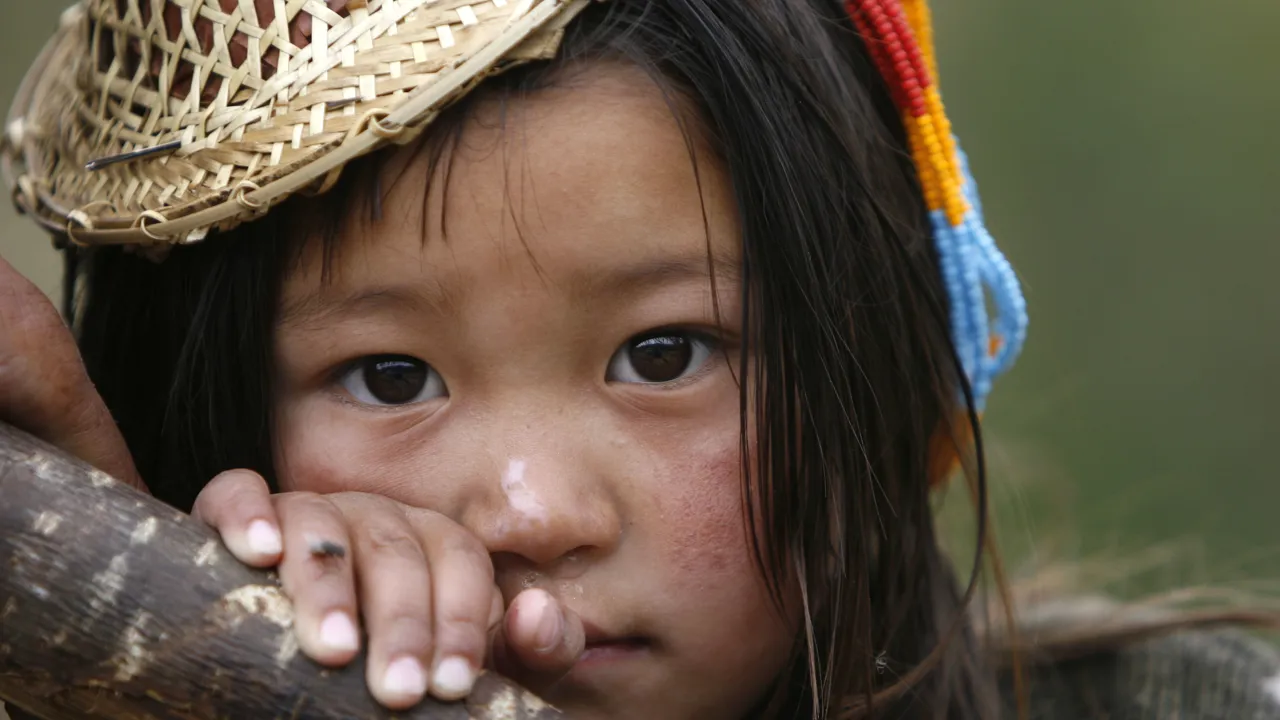 Vi mødes med nysgerrighed i de afsidesliggende områder af Bhutan. Foto Viktors Farmor