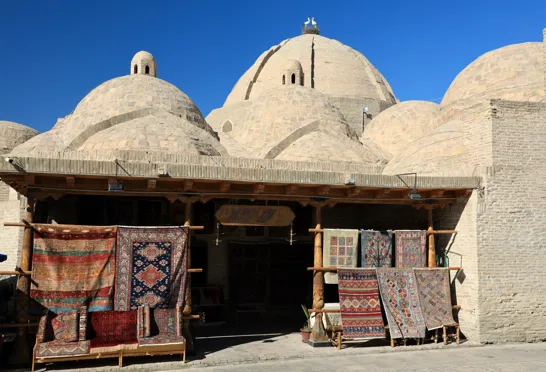Tæppehandler i Bukhara. Foto af Anders Stoustrup