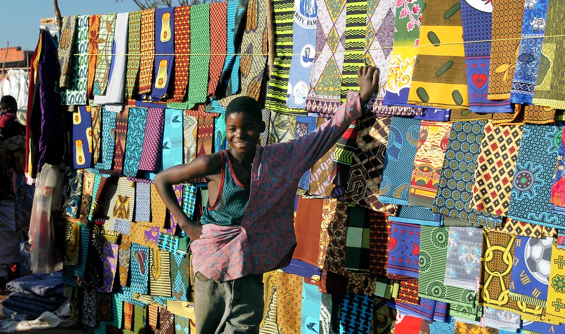 Der er farver over markederne i Malawi. Foto Viktors Farmor