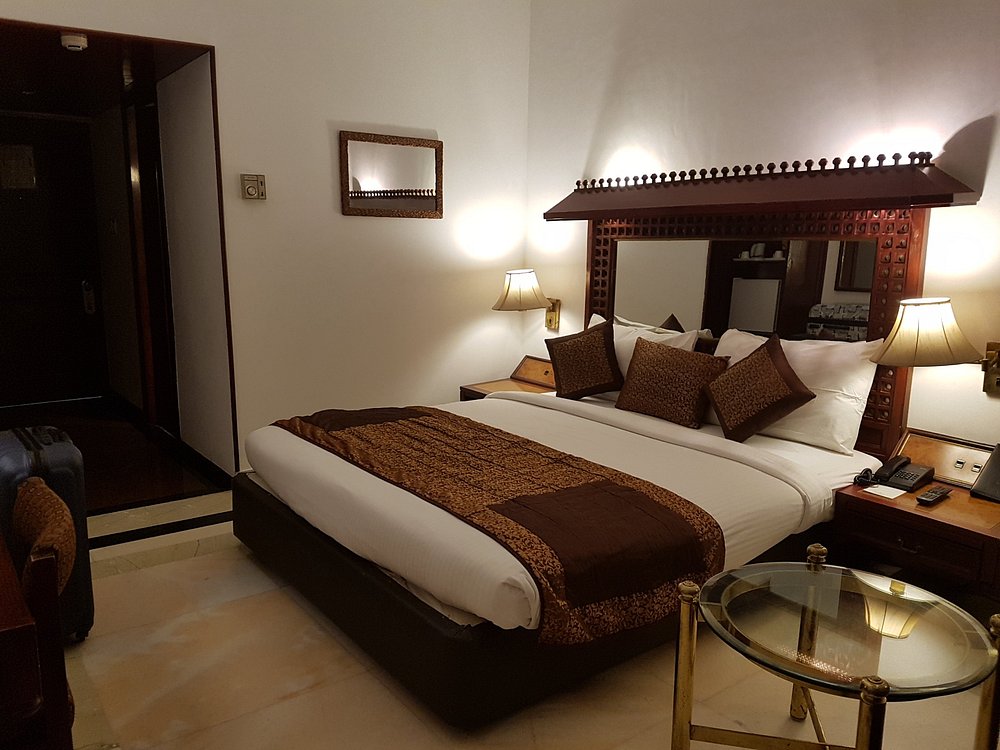 Ashok Country Resort er et familieejet boutique-resort omgivet af frodige haver. 