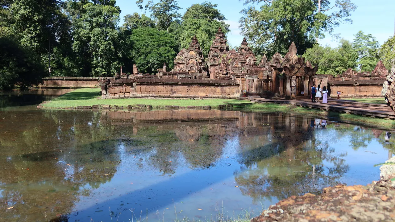 Khmerruinen banteay srei er ikke stor, men den er smukt dekoreret. Foto Lisbet Engbo