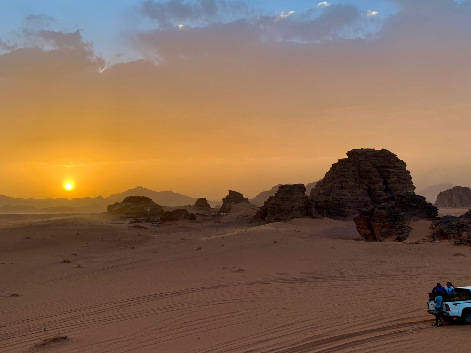 Solnedgangen over Wadi Rum i Jordan er bjergtagende, og vi besøger Jordan i de mest behagelige forårs og efterårsmåneder. Foto Anders Stoustrup