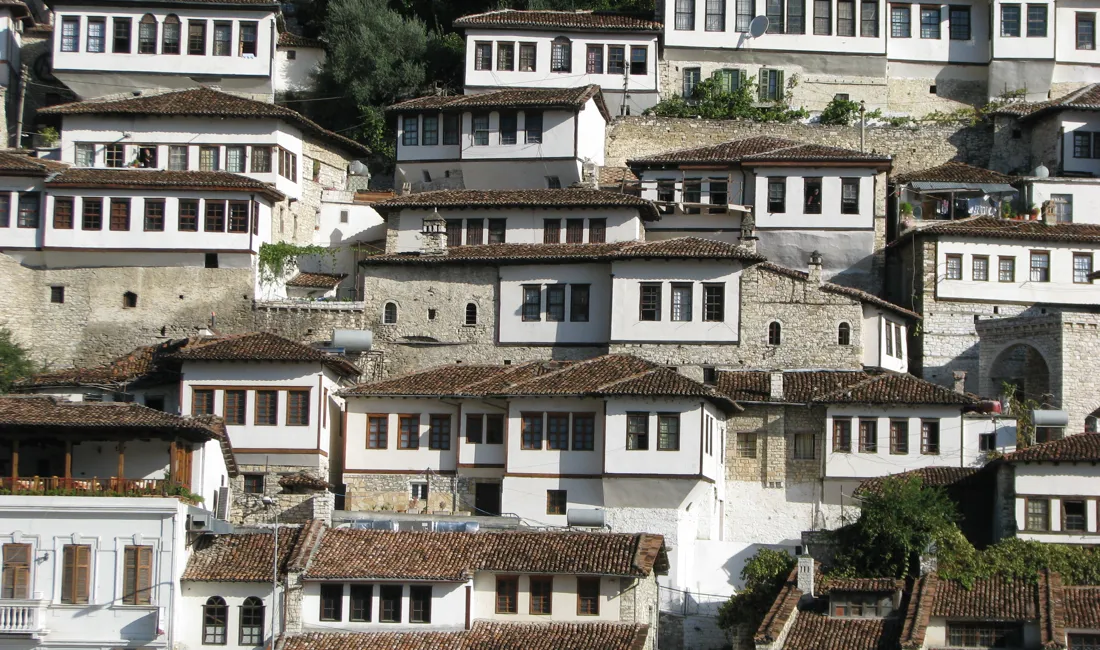 Berat i Albanien kaldes byen med de 1000 vinduer. Foto Vagn Olsen