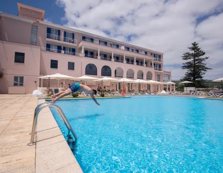 I Horta på Faial finder vi vores fine 4-stjernede hotel. Foto Viktors Farmor