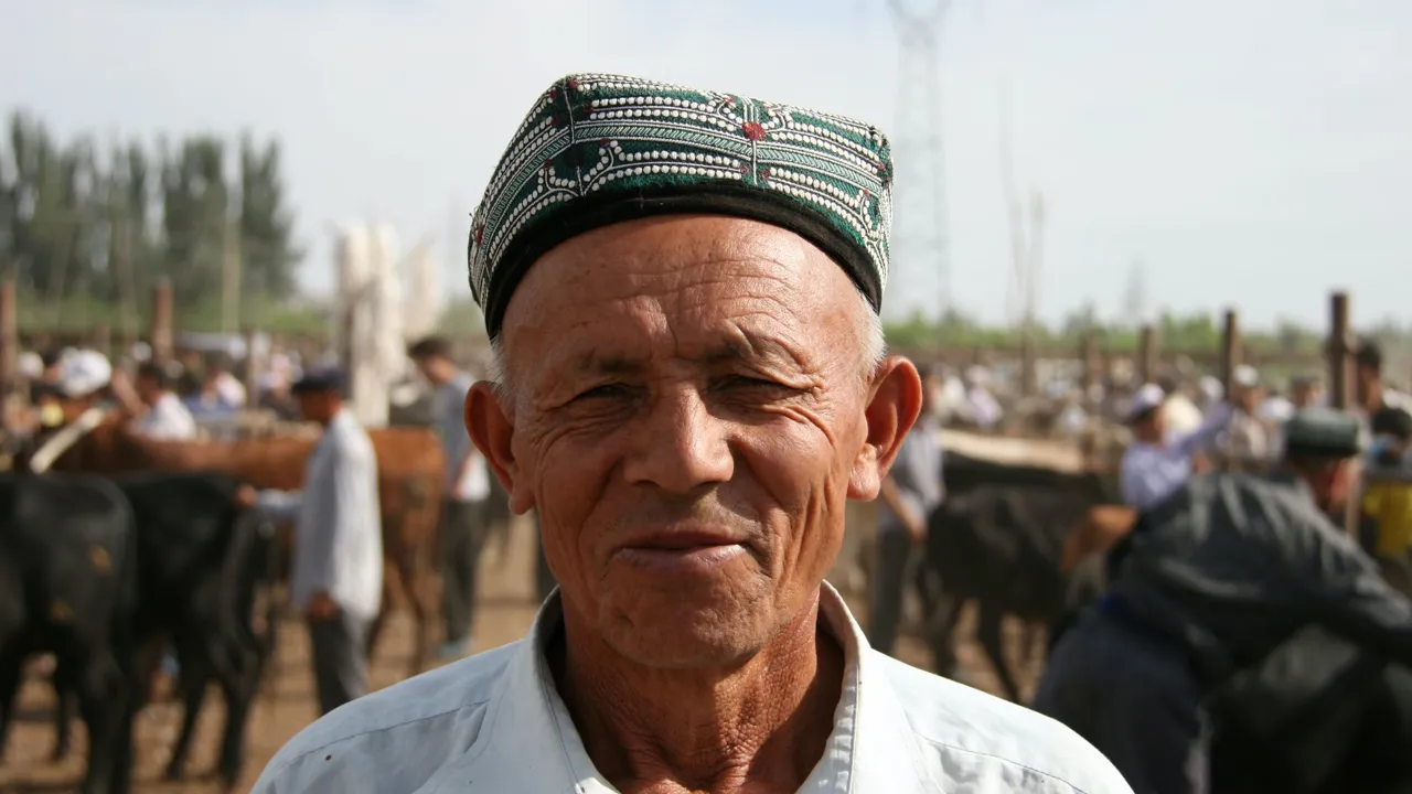 Lokal handlende fra den tyrkisk etniske gruppe kaldet Uighurer. Foto Anja Schmidt