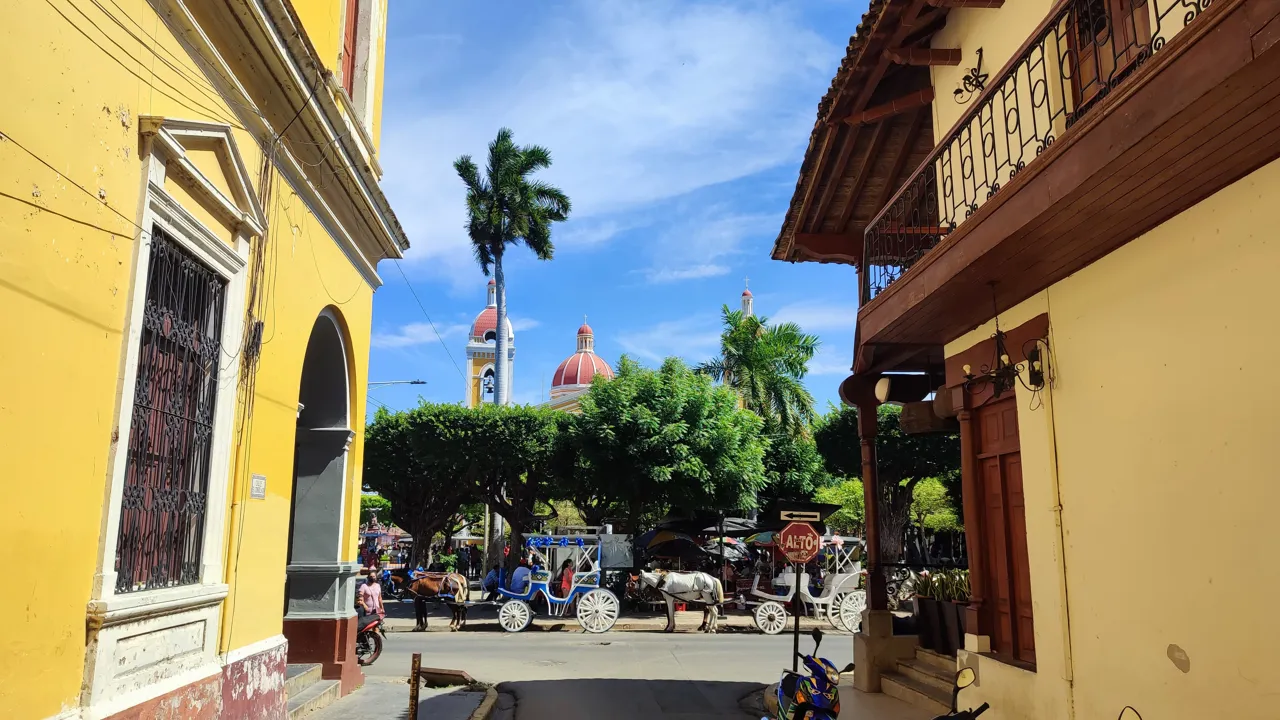 De farverige gader i Granada i det vestlige Nicaragua. Foto Christian Frimodt-Møller.
