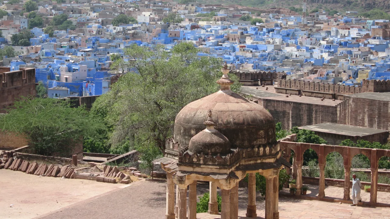 Jodhpur kaldes også den blå by - kaster man et blik ud over byen, forstår man hvorfor. Foto Vagn Olsen