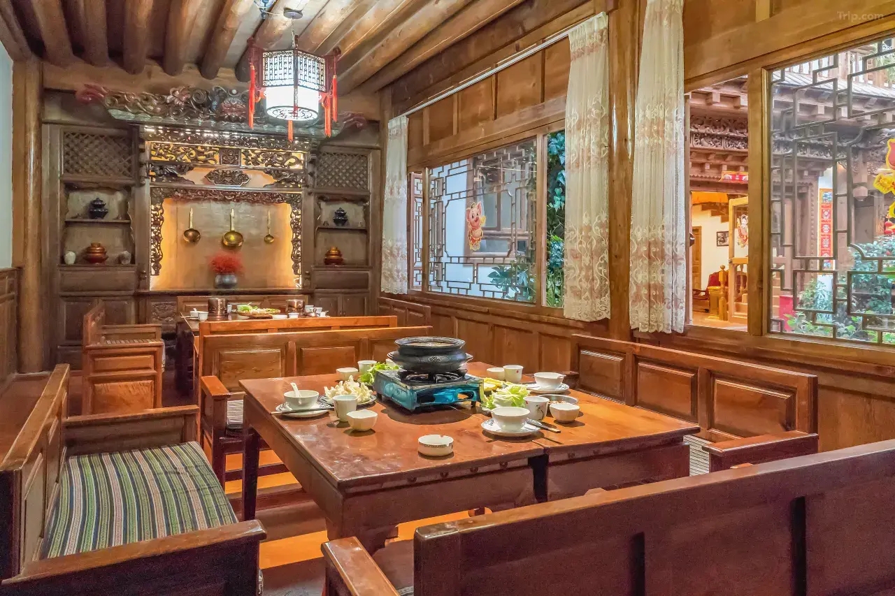 På rejsen til Sichuan og Yunnan bor vi på Shangri-la LeFeGuDan Hotel, som ligger tæt på den gamle bydel Dukezong i Shangri-La 