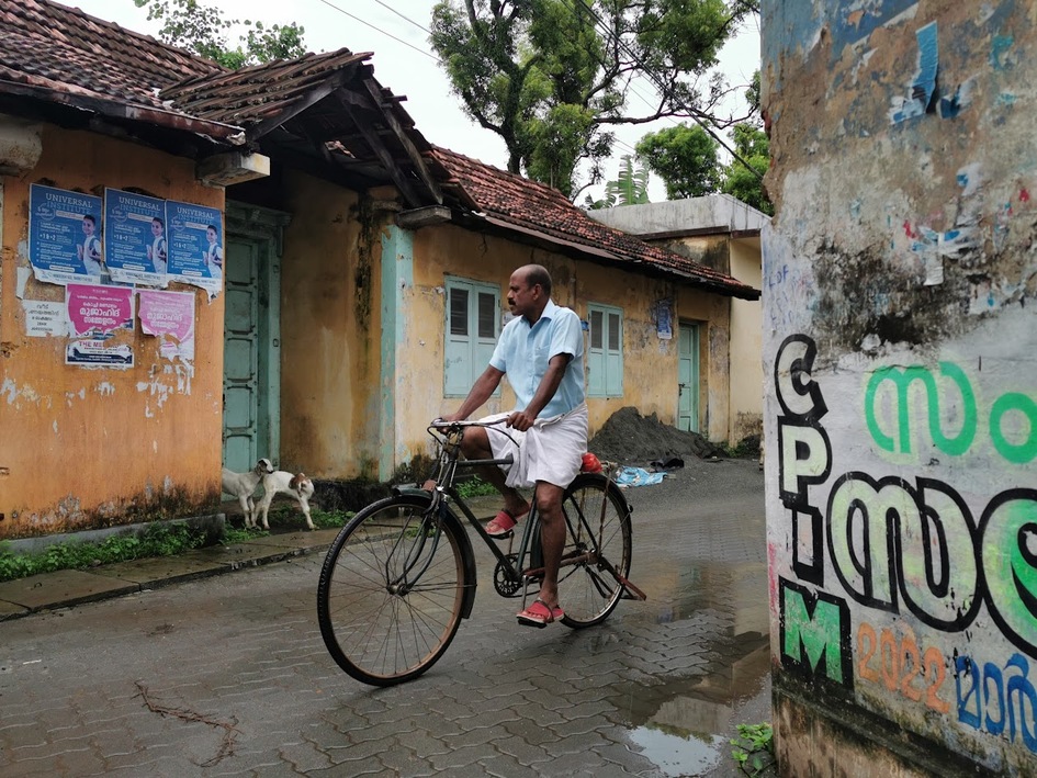 Cyklen er et populært transportmiddel i Fort Kochi. Foto Thomas Feldskov Nielsen