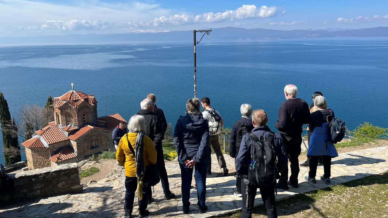 Smuk udsigt over Skt. Johannes Kirken ved Kaneo og Ohridsøen. Foto Laura Lyhne Christensen.