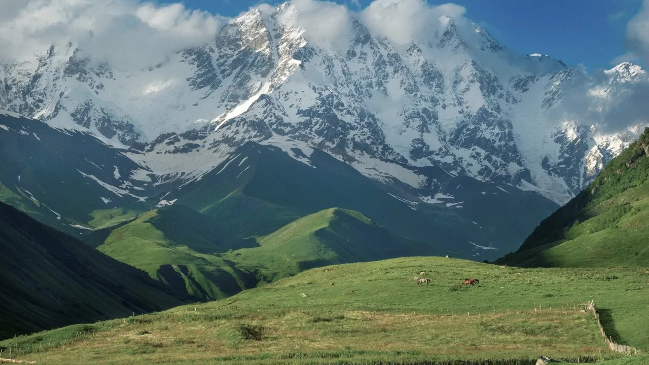Der venter store naturoplevelser i Svaneti regionen. Foto Viktors Farmor