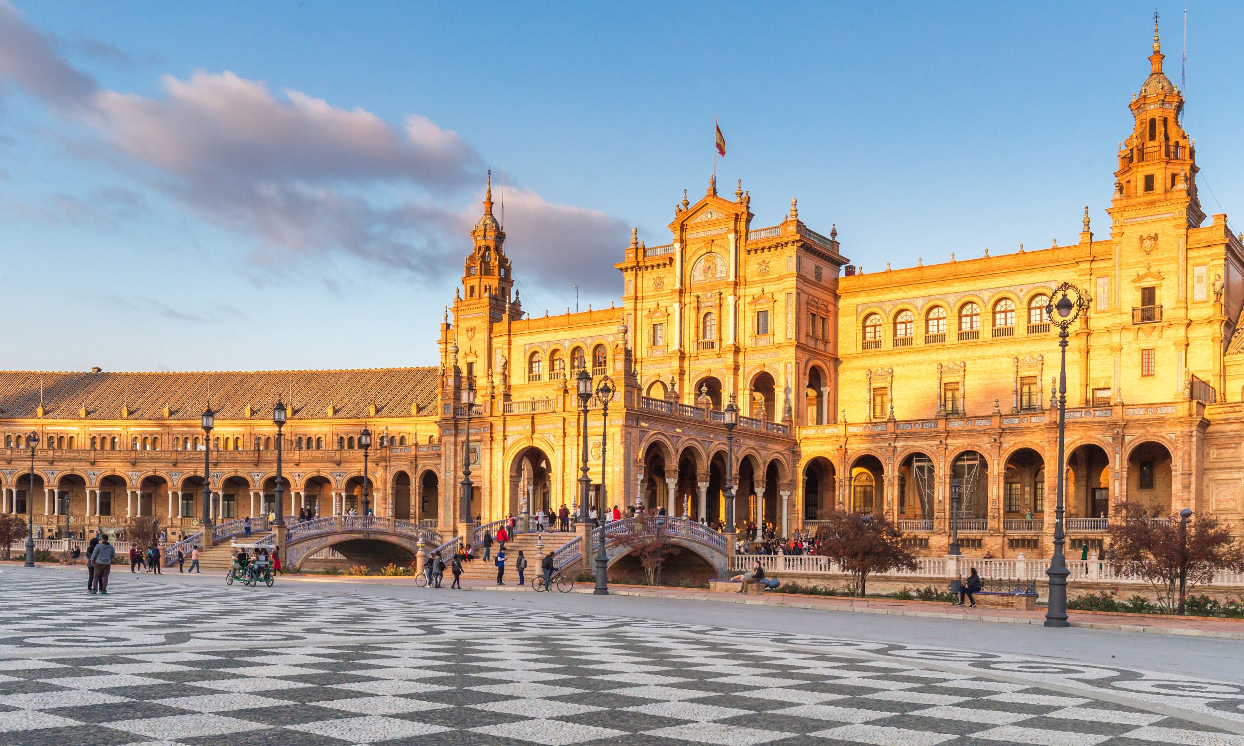 Plaza de España i Sevilla er rig på både historie og folkelig. Foto Viktors Farmor