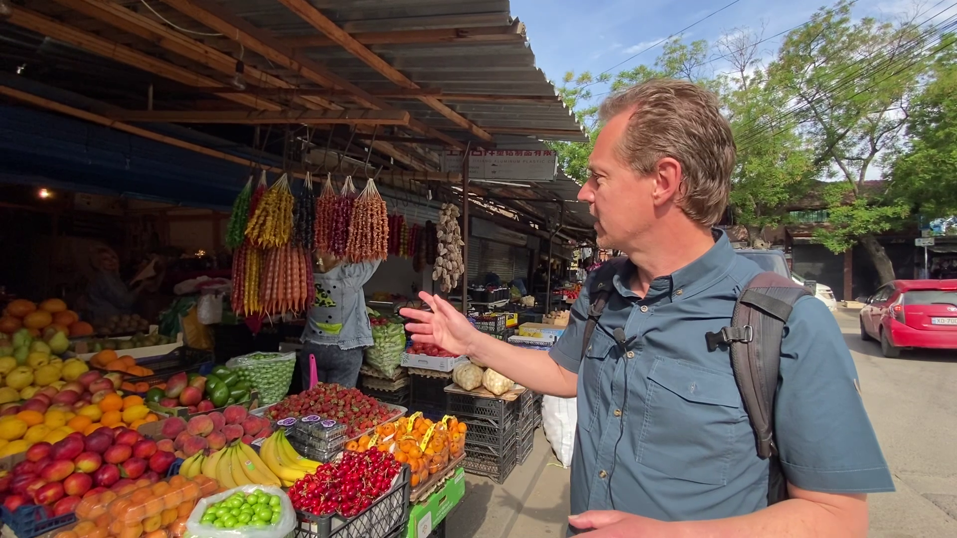 Hør rejsekonsulent, Anders Stoustrup, fortælle om maden i Georgien med Viktors Farmor i videoen her