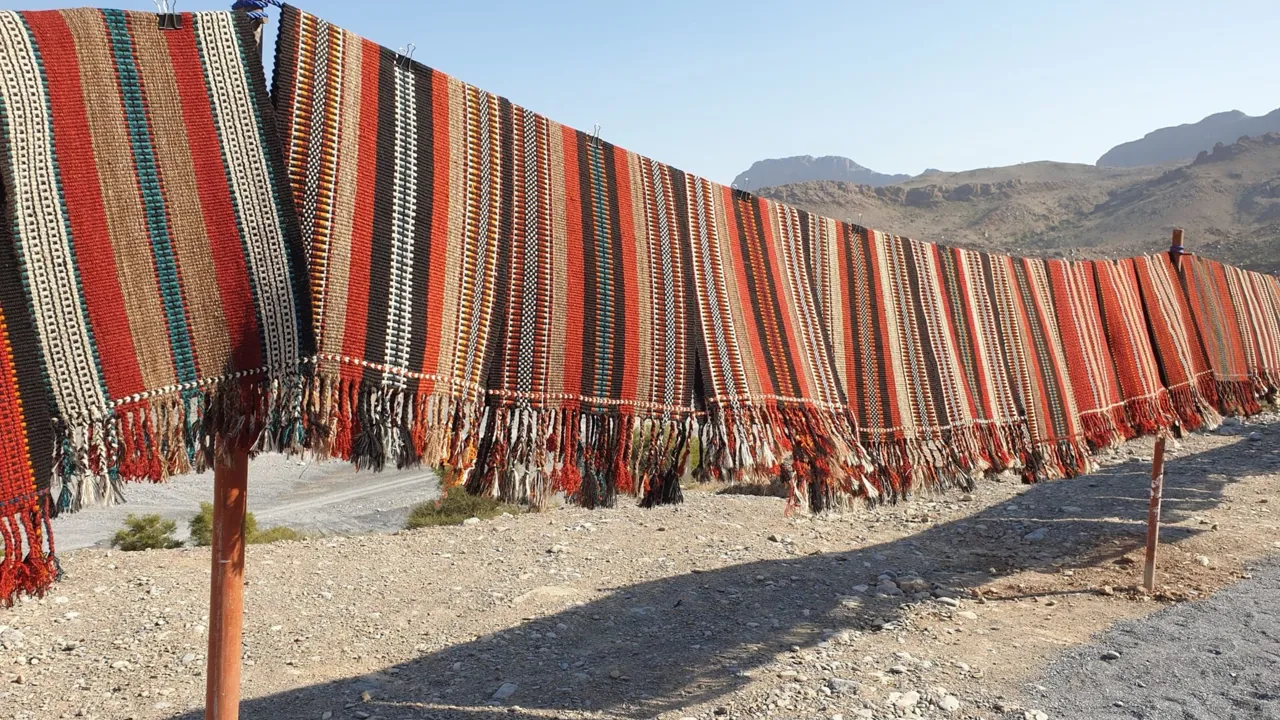 Bjergbeduinernes hjemmevævede gedehårstæpper. Foto Kirsten Gynther Holm