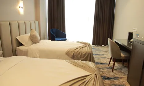 Moderne 3-stjernet hotel med god beliggenhed og mange faciliteter. Foto Viktors Farmor