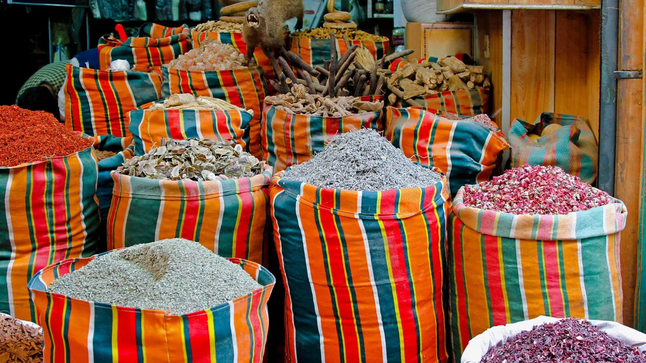 Sanserne kommer i brug i Khan El Khalil bazaren. Foto Viktors Farmor