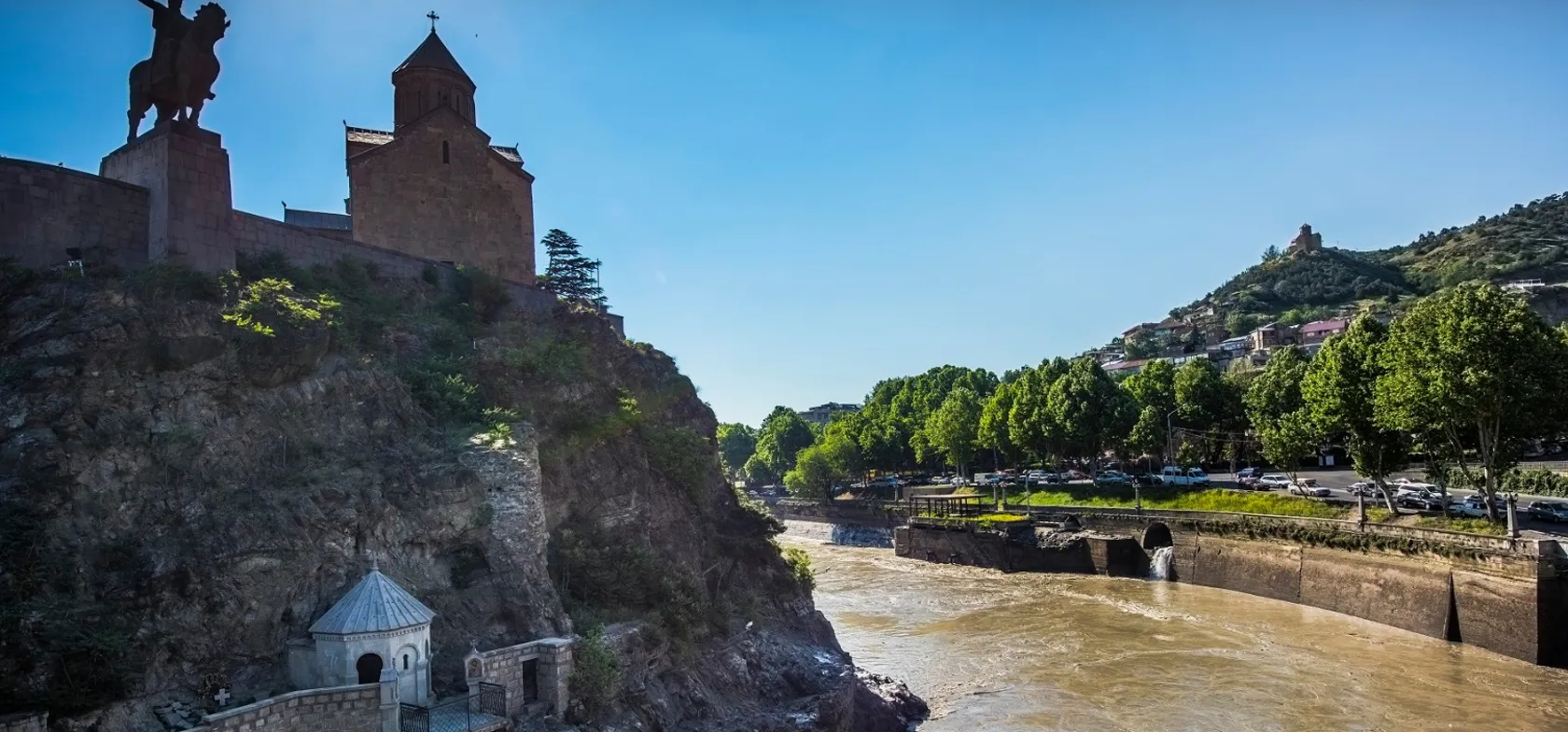Metheki Kirke med Kong Wachtang i Georgiens hovedstad Tbilisi. Foto Karin Reif