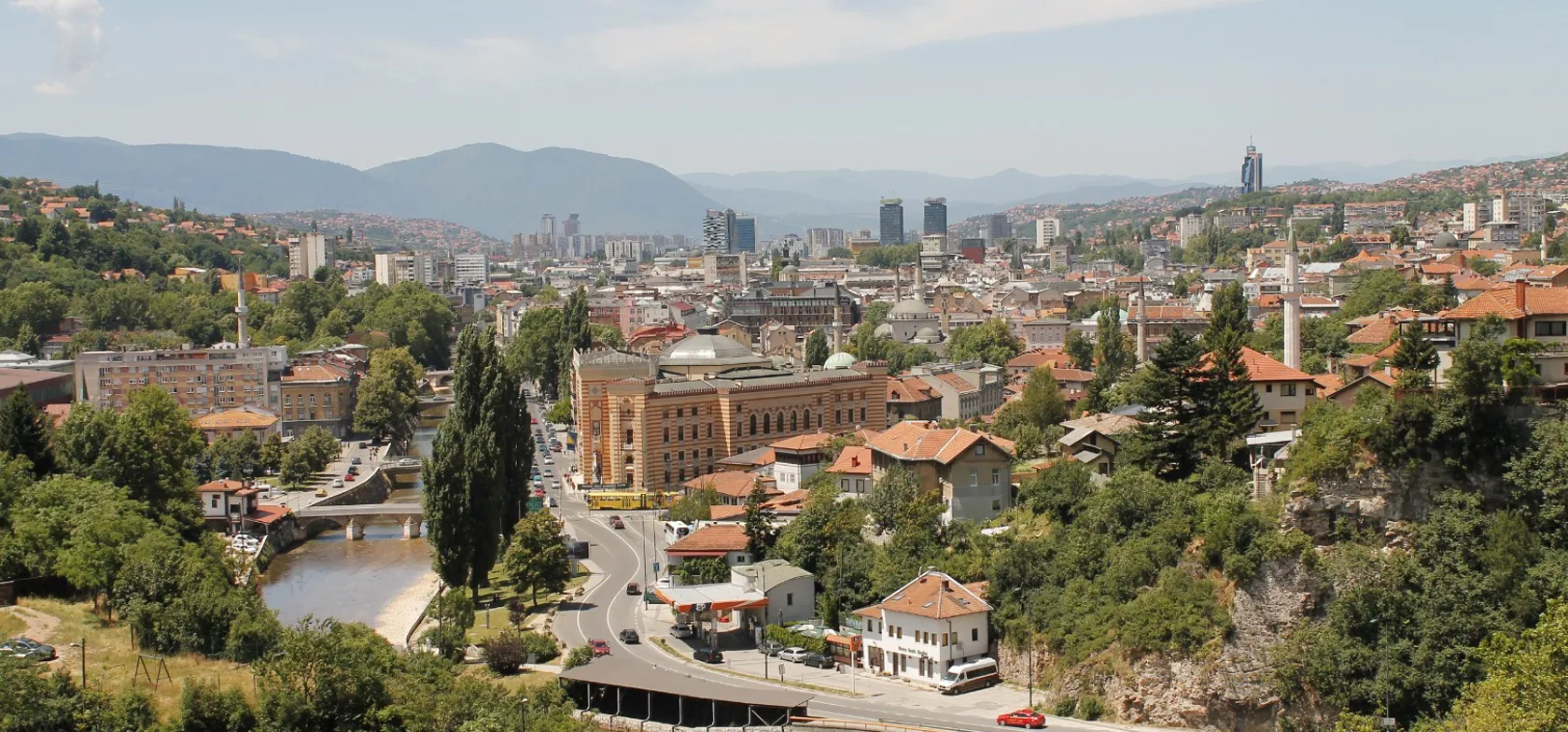 Øst møder vest i Sarajevo. Foto Rusmir Gadžo