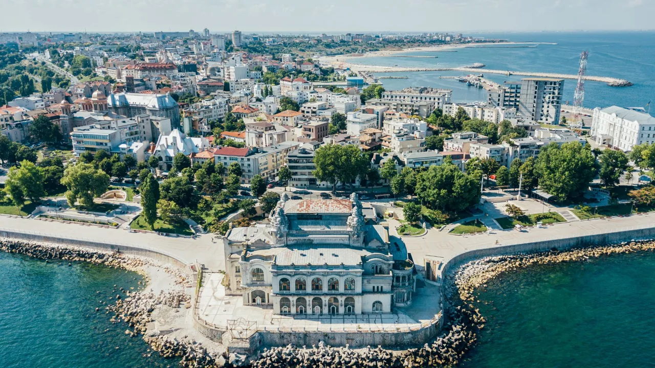 På vej til Donaus delta holder vi pause i byen Constanta, hvor det er muligt at tage en dukkert i sortehavet. Foto Viktors Farmor
