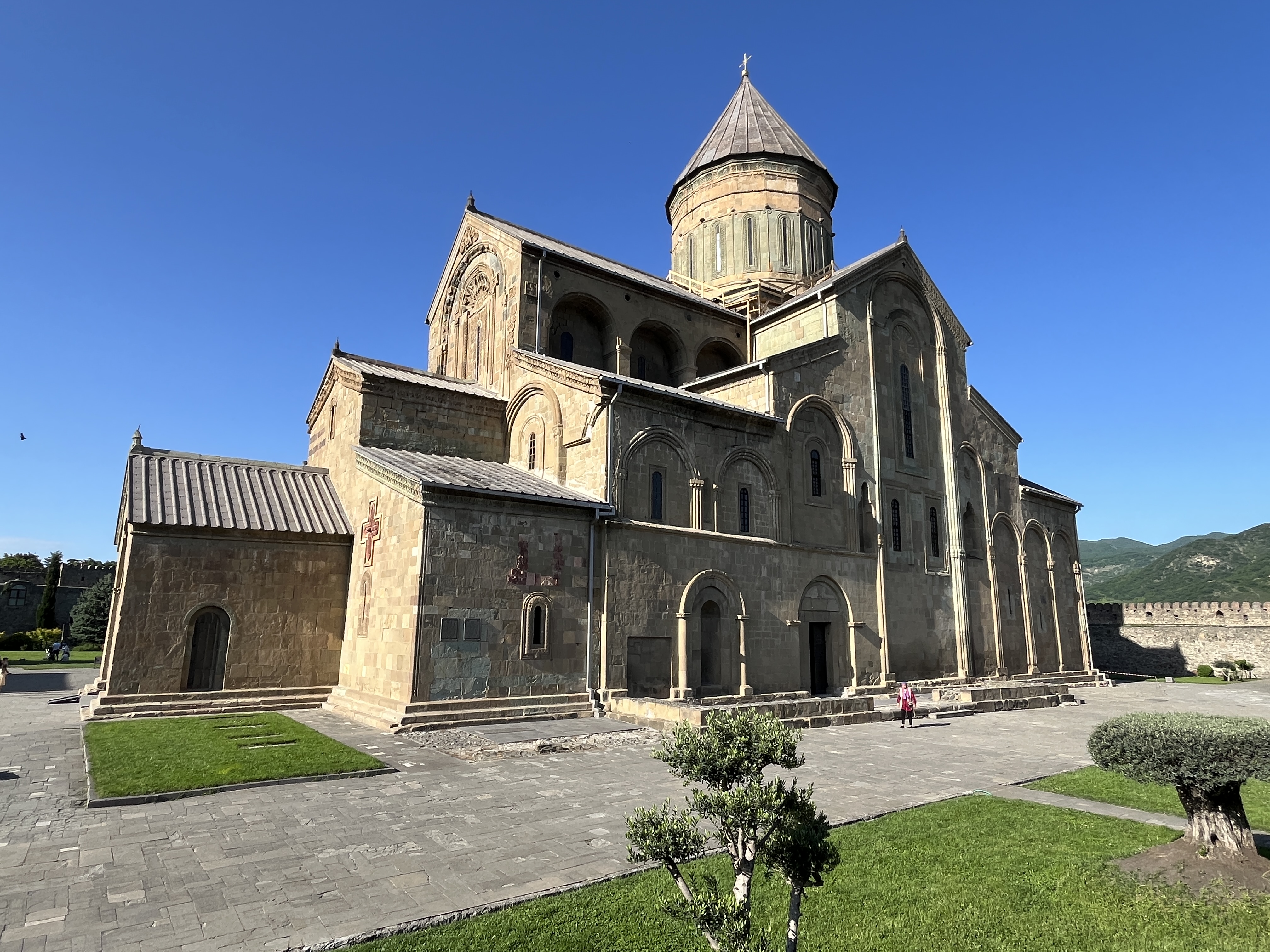 Den store katedral i Georgiens religiøse centrum Mtskheta. Foto Michael Høeg Andersen